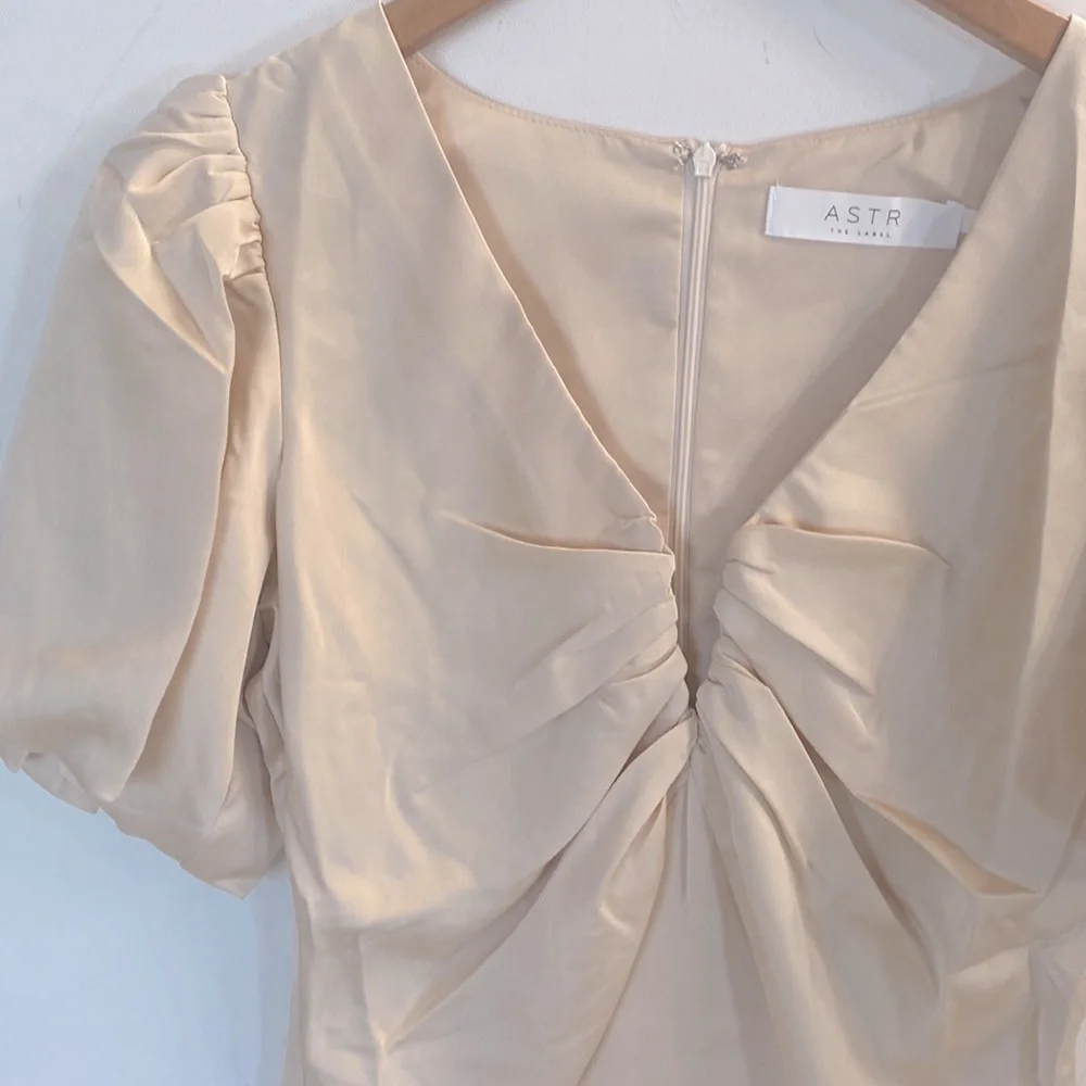 (AA4)‎ AS­TR the La­bel Deep-V Bal­loon Sleeve Top, Size XL, NWT